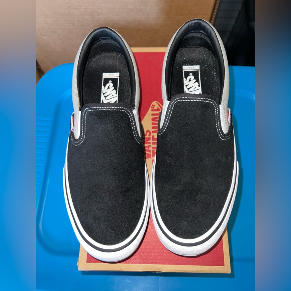 Men’s 9 1/2, off-the-wall Vans, has original box, used, great condition